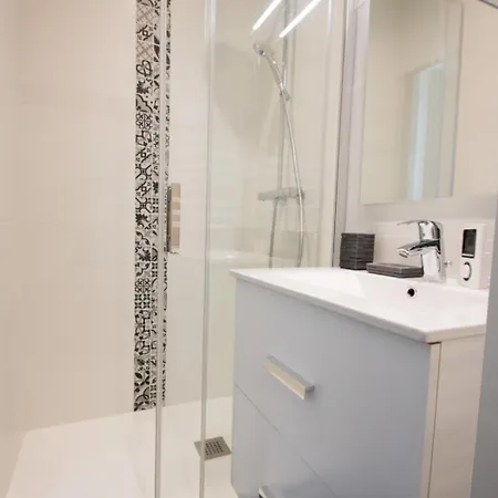 Beautiful T2 Hypercentre Private Courtyard דירה לה רושל